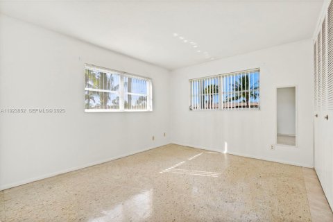 Condo in West Palm Beach, Florida, 1 bedroom  № 1982312 - photo 13