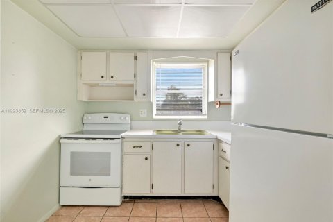 Condo in West Palm Beach, Florida, 1 bedroom  № 1982312 - photo 8