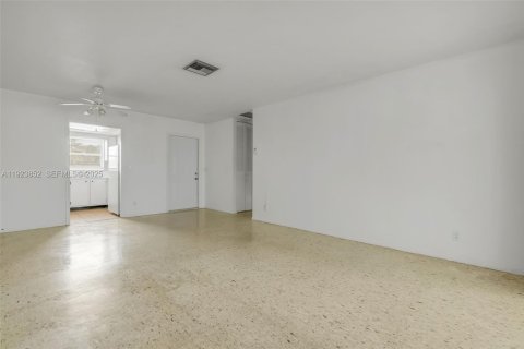 Condo in West Palm Beach, Florida, 1 bedroom  № 1982312 - photo 7