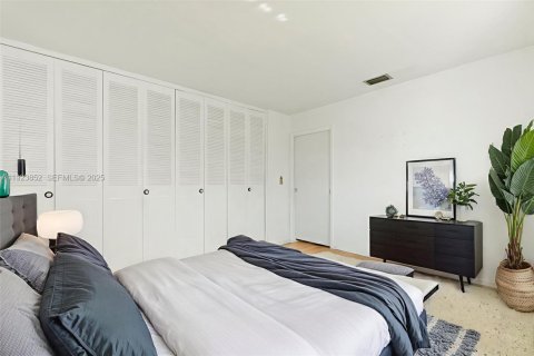 Condo in West Palm Beach, Florida, 1 bedroom  № 1982312 - photo 14