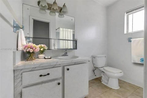 Condo in West Palm Beach, Florida, 1 bedroom  № 1982312 - photo 17