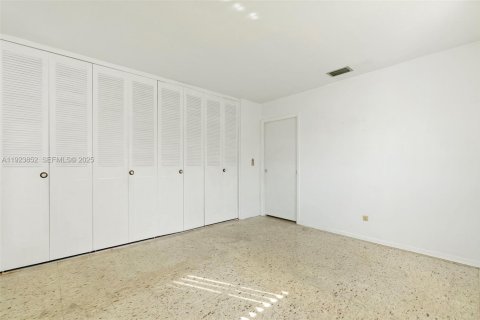 Condo in West Palm Beach, Florida, 1 bedroom  № 1982312 - photo 15