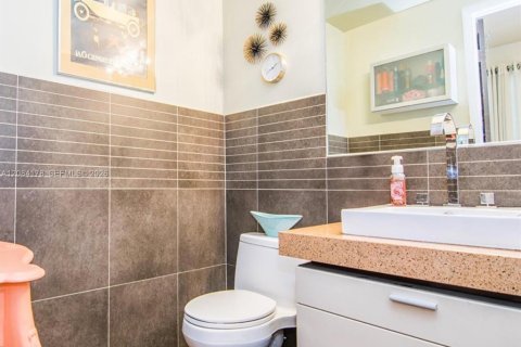 Copropriété à louer à Miami Beach, Floride: 1 chambre, 53.79 m2 № 2353592 - photo 5