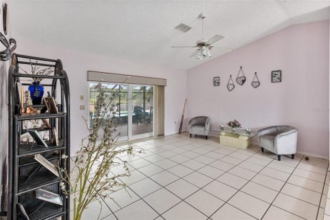 House in Weeki Wachee, Florida 4 bedrooms, 222.5 sq.m. № 1826359 - photo 8
