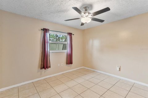 House in Weeki Wachee, Florida 4 bedrooms, 222.5 sq.m. № 1826359 - photo 17