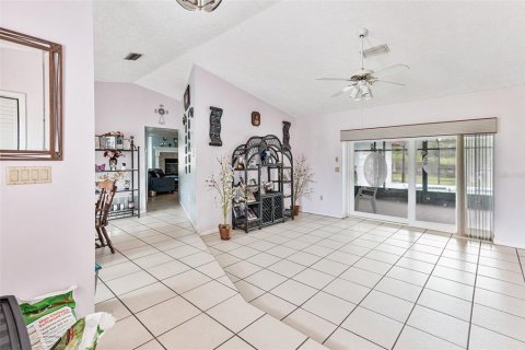 House in Weeki Wachee, Florida 4 bedrooms, 222.5 sq.m. № 1826359 - photo 9