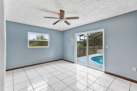 House in Weeki Wachee, Florida 4 bedrooms, 222.5 sq.m. № 1826359 - photo 19
