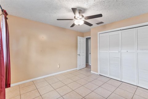 House in Weeki Wachee, Florida 4 bedrooms, 222.5 sq.m. № 1826359 - photo 16