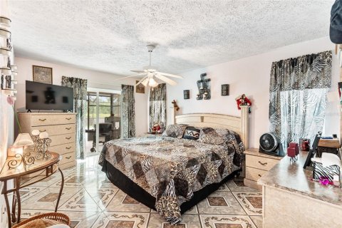 House in Weeki Wachee, Florida 4 bedrooms, 222.5 sq.m. № 1826359 - photo 5