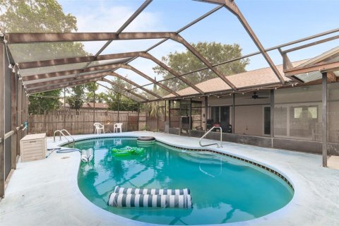 House in Weeki Wachee, Florida 4 bedrooms, 222.5 sq.m. № 1826359 - photo 24