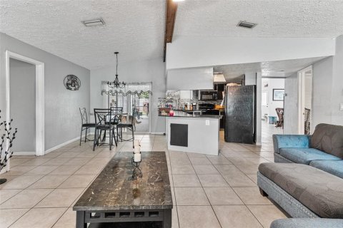 House in Weeki Wachee, Florida 4 bedrooms, 222.5 sq.m. № 1826359 - photo 26