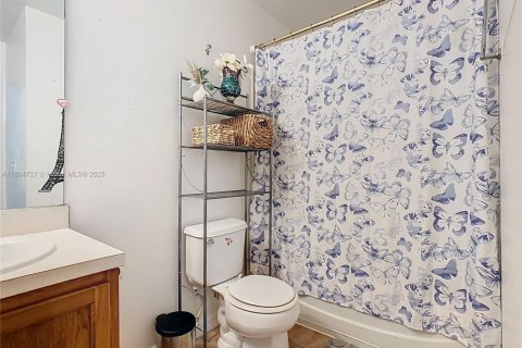 Adosado en venta en Kissimmee, Florida, 3 dormitorios, 110.27 m2 № 2012287 - foto 28