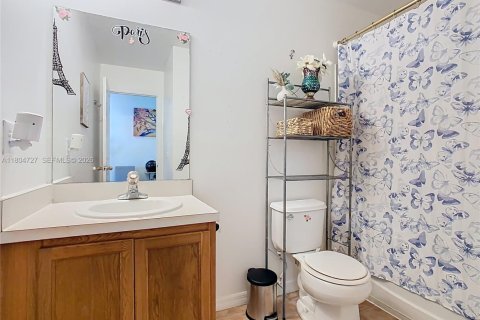 Townhouse in Kissimmee, Florida 3 bedrooms, 110.27 sq.m. № 2012287 - photo 27