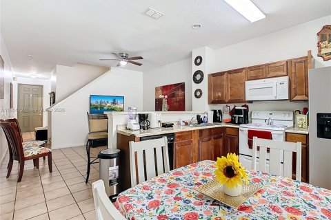 Townhouse in Kissimmee, Florida 3 bedrooms, 110.27 sq.m. № 2012287 - photo 17