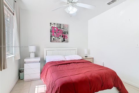 Adosado en venta en Kissimmee, Florida, 3 dormitorios, 110.27 m2 № 2012287 - foto 24