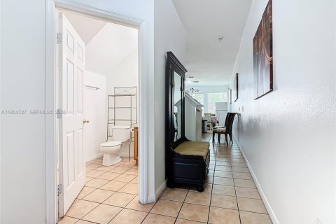 Townhouse in Kissimmee, Florida 3 bedrooms, 110.27 sq.m. № 2012287 - photo 7