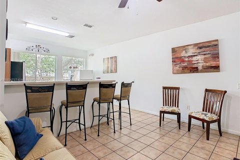 Adosado en venta en Kissimmee, Florida, 3 dormitorios, 110.27 m2 № 2012287 - foto 7