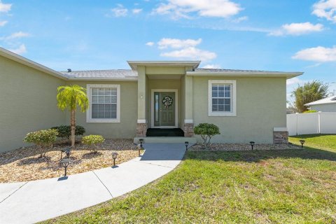 House in Englewood, Florida 3 bedrooms, 171.96 sq.m. № 1640165 - photo 3
