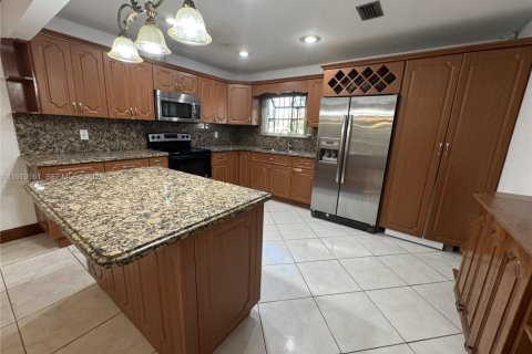 Таунхаус в Хайалиа, Флорида 3 спальни, 142.79м2 № 2047860