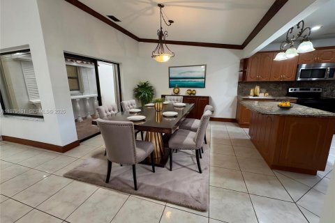 Купить таунхаус в Хайалиа, Флорида 3 спальни, 142.79м2, № 2047860 - фото 11