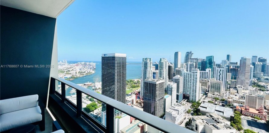 Condominio en Miami, Florida, 1 dormitorio  № 1716413