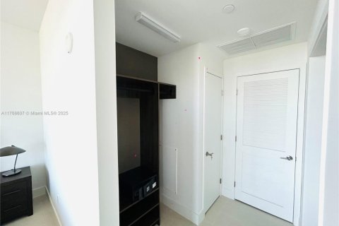 Condominio en venta en Miami, Florida, 1 dormitorio, 63.08 m2 № 1716413 - foto 19