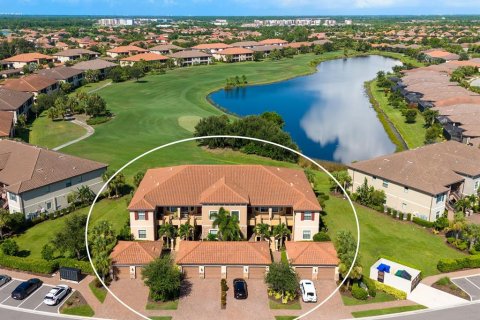 Condominio en venta en Lakewood Ranch, Florida, 2 dormitorios, 141.95 m2 № 1885015 - foto 1