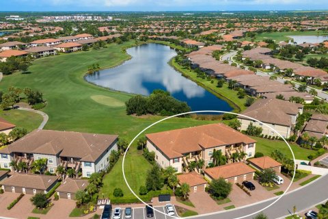 Condominio en venta en Lakewood Ranch, Florida, 2 dormitorios, 141.95 m2 № 1885015 - foto 2