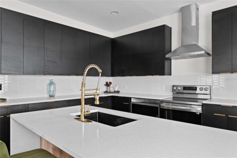Casa en venta en Saint Petersburg, Florida, 4 dormitorios, 190.17 m2 № 2123325 - foto 8
