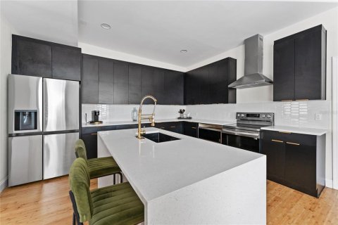 Casa en venta en Saint Petersburg, Florida, 4 dormitorios, 190.17 m2 № 2123325 - foto 5