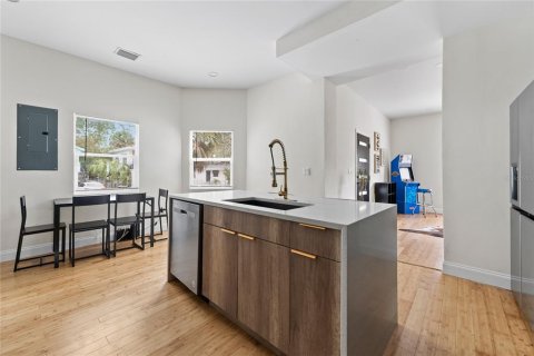 Casa en venta en Saint Petersburg, Florida, 4 dormitorios, 190.17 m2 № 2123325 - foto 6