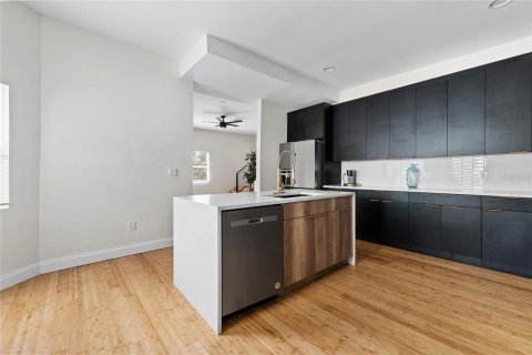 Casa en venta en Saint Petersburg, Florida, 4 dormitorios, 190.17 m2 № 2123325 - foto 7
