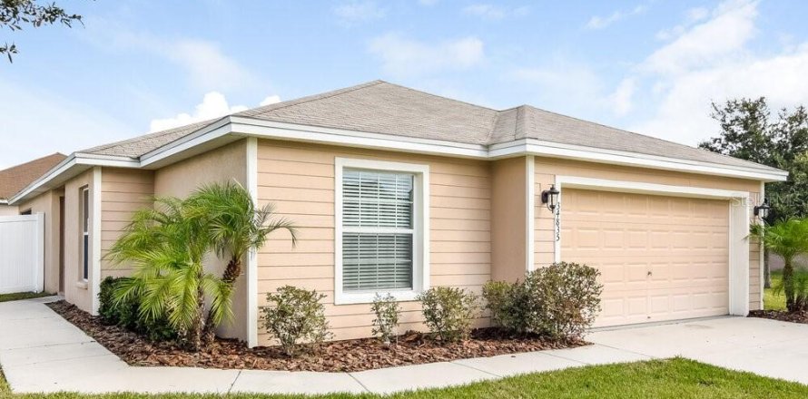 House in Zephyrhills, Florida 3 bedrooms, 136.57 sq.m. № 2117108