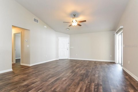 House in Zephyrhills, Florida 3 bedrooms, 136.57 sq.m. № 2117108 - photo 4