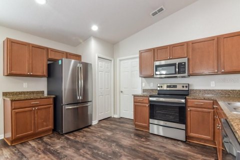 House in Zephyrhills, Florida 3 bedrooms, 136.57 sq.m. № 2117108 - photo 7