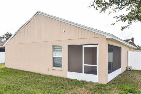 House in Zephyrhills, Florida 3 bedrooms, 136.57 sq.m. № 2117108 - photo 16