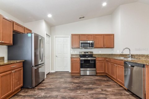 House in Zephyrhills, Florida 3 bedrooms, 136.57 sq.m. № 2117108 - photo 9