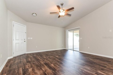 House in Zephyrhills, Florida 3 bedrooms, 136.57 sq.m. № 2117108 - photo 5