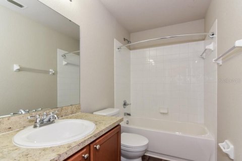 House in Zephyrhills, Florida 3 bedrooms, 136.57 sq.m. № 2117108 - photo 15