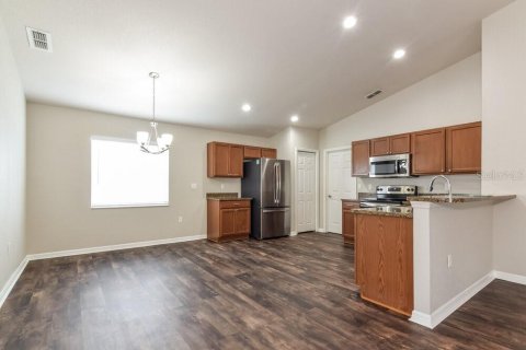 House in Zephyrhills, Florida 3 bedrooms, 136.57 sq.m. № 2117108 - photo 6