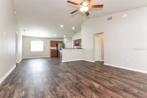 House in Zephyrhills, Florida 3 bedrooms, 136.57 sq.m. № 2117108 - photo 3