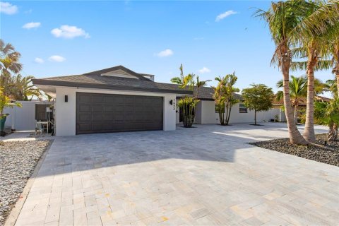 Villa ou maison à vendre à Saint Petersburg, Floride: 3 chambres, 210.42 m2 № 1628722 - photo 8