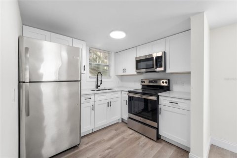 Propiedad comercial en venta en Gainesville, Florida, 146.41 m2 № 1626530 - foto 17
