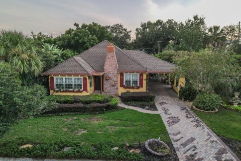 House in Mount Dora, Florida 2 bedrooms, 111.48 sq.m. № 2234430 - photo 5
