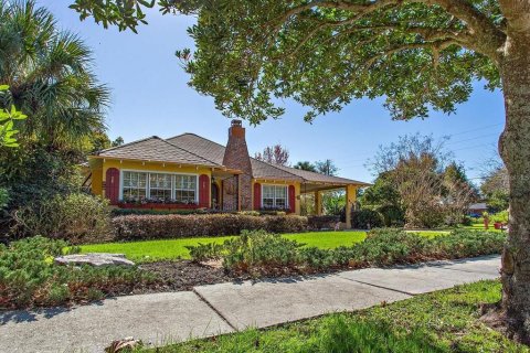 House in Mount Dora, Florida 2 bedrooms, 111.48 sq.m. № 2234430 - photo 3