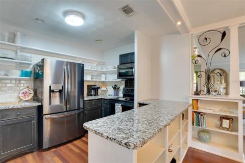 House in Mount Dora, Florida 2 bedrooms, 111.48 sq.m. № 2234430 - photo 12
