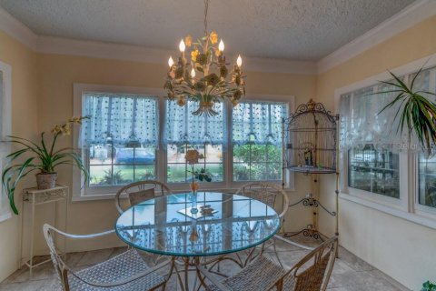 House in Mount Dora, Florida 2 bedrooms, 111.48 sq.m. № 2234430 - photo 22