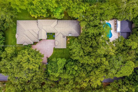 Casa en Pinecrest, Florida 7 dormitorios, 586.96 m2 № 1970317