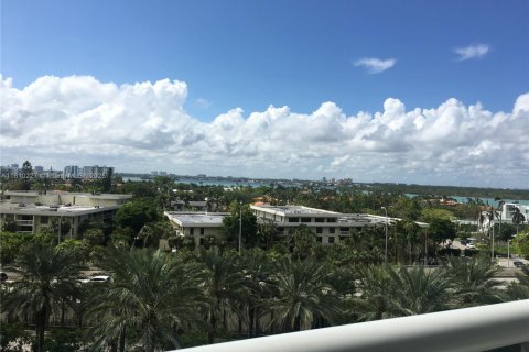 Condo in Bal Harbour, Florida, 1 bedroom  № 1768744 - photo 17