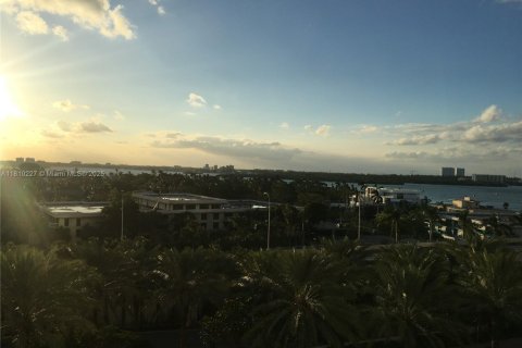 Condo in Bal Harbour, Florida, 1 bedroom  № 1768744 - photo 14